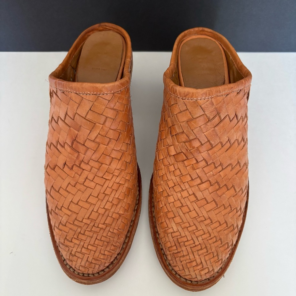 Women’s Frye Weaved Leather Mules Size 7B